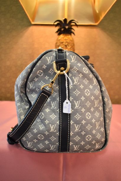 LOUIS VUITTON. Speedy bag, in monogram fabric...