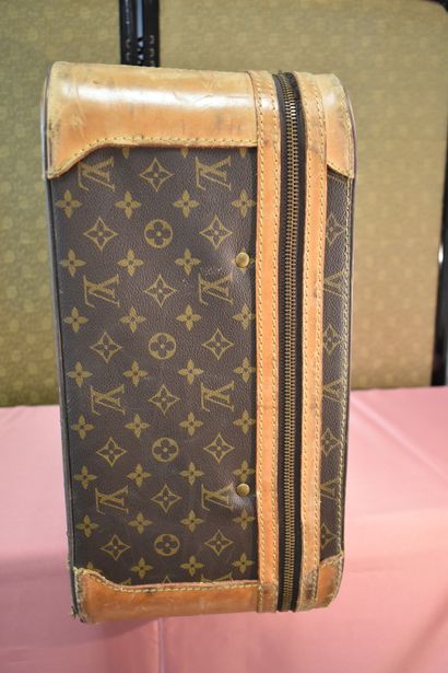 LOUIS VUITTON. Stratos model. Semi rigid...