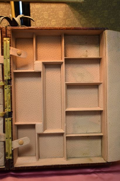 Toilet case in crocodile, inside in pecari...