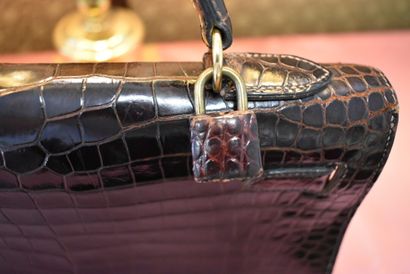 HERMES. 32cm Kelly bag in brown porosus crocodile,...