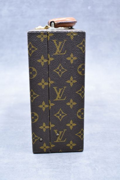 LOUIS VUITTON. Mallette a bijoux en toile...