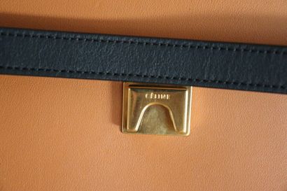 CELINE. Sac en cuir orange et noir. 
CELINE....