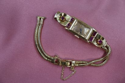 Une montre de dame en or rose marquée Kirby...