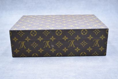 LOUIS VUITTON. Mallette a bijoux en toile...
