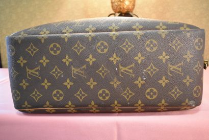 LOUIS VUITTON. Deauville model. Handbag in...
