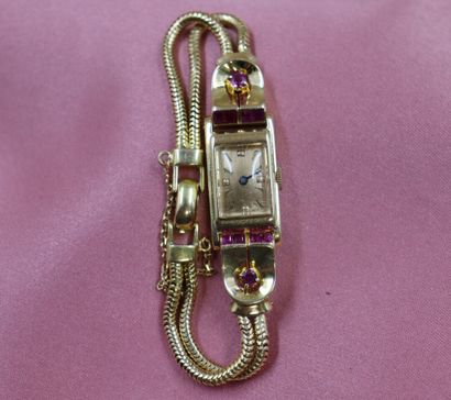 Une montre de dame en or rose marquée Kirby...