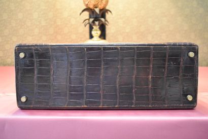 HERMES. 32cm Kelly bag in brown porosus crocodile,...