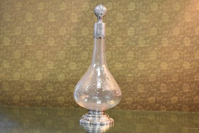 Small crystal decanter with engraved decoration...