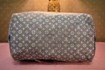 LOUIS VUITTON. Speedy bag, in monogram fabric...