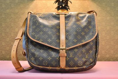 LOUIS VUITTON. Saumur