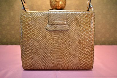 CHRISTIAN DIOR. Beige snake handbag. 

Size:...