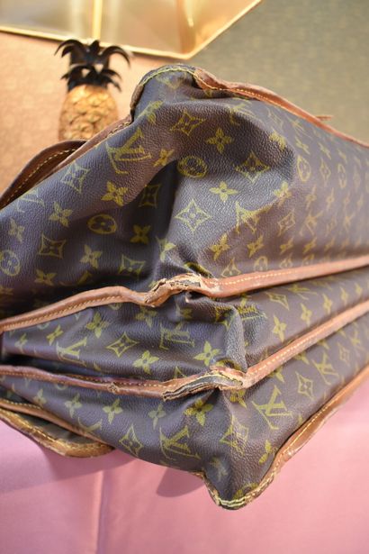 LOUIS VUITTON. Hunting bag in monogrammed...