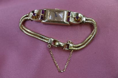 Une montre de dame en or rose marquée Kirby...