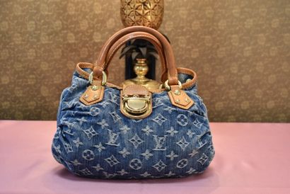LOUIS VUITTON by Marc JACOBS. Pleaty