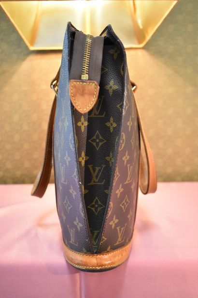 LOUIS VUITTON. Babylone model. Shoulder bag...