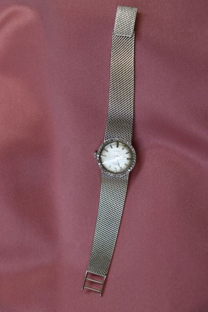 EXACTUS. Montre de dame en or gris et lunette...