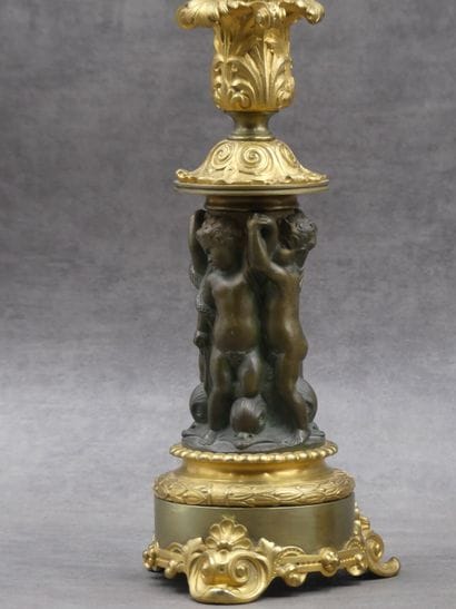 Paire de candélabres à quatre feux en bronze...