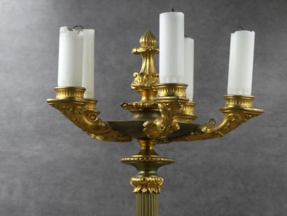 Paire de candélabres à quatre feux en bronze...
