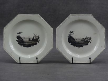 Paire d'assiettes octogonales, paysage lacustre....