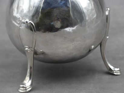 Chocolatière tripode en argent poinçon d'orfèvre...