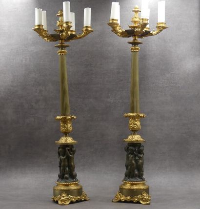 Paire de candélabres à quatre feux en bronze...