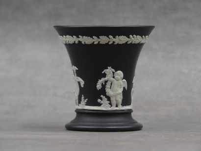 WEDGWOOD, Petite coupe à bord évasé. Hauteur...
