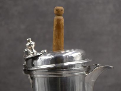 Chocolatière tripode en argent poinçon d'orfèvre...