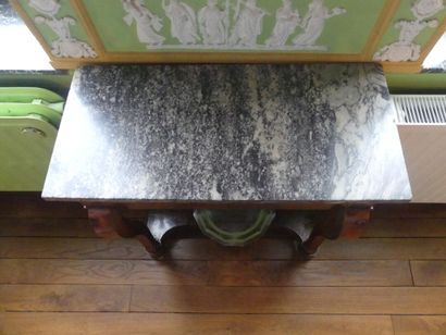 Console en bois de placage, elle ouvre par...