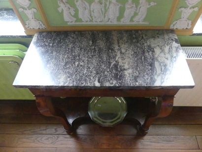 Console en bois de placage, elle ouvre par...