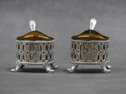 MAISON ODIOT à Paris. Paire de salières ovales...