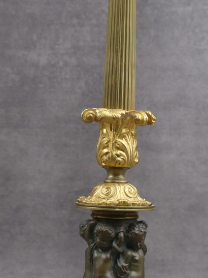 Paire de candélabres à quatre feux en bronze...