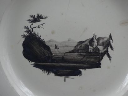Paire d'assiettes octogonales, paysage lacustre....