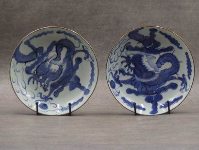CHINE Deux assiettes en porcelaine à décor...