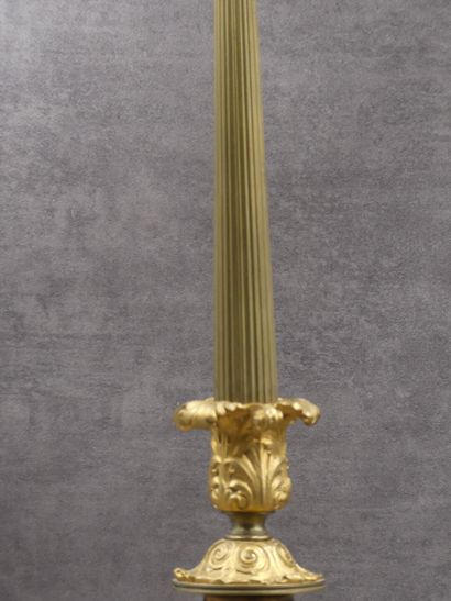 Paire de candélabres à quatre feux en bronze...