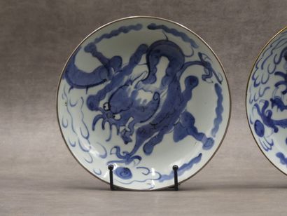 CHINE Deux assiettes en porcelaine à décor...