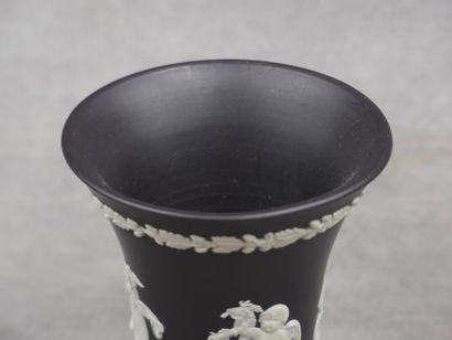 WEDGWOOD, Petite coupe à bord évasé. Hauteur...