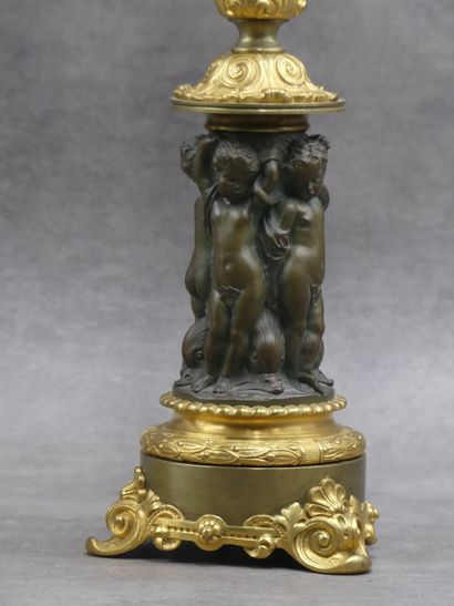 Paire de candélabres à quatre feux en bronze...