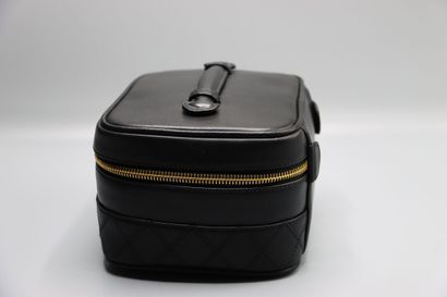 CHANEL circa 1996 . Vanity 20cm en cuir agneau...