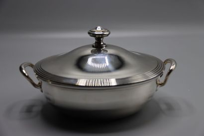 CHRISTOFLE. Une saucière avec un petit saladier...