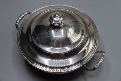 CHRISTOFLE. Paire de légumiers en métal argenté...