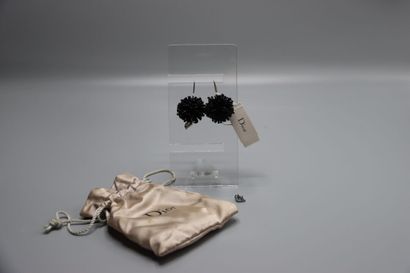 CHRISTIAN DIOR. Paire de boucles d'oreille...