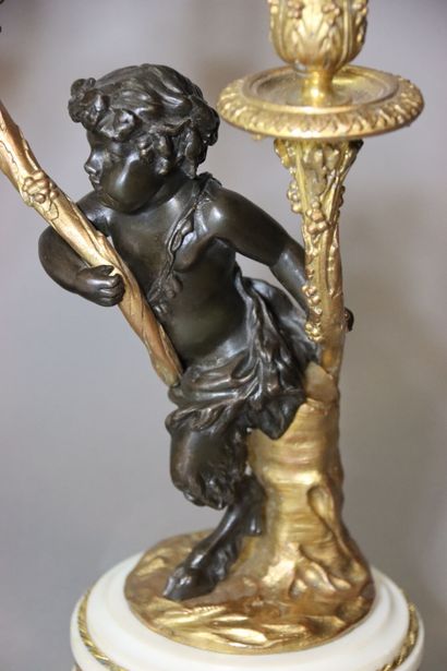 Travail du XXe siècle. Paire de chandelier...