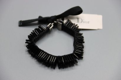 CHRISTIAN DIOR. Bracelet tubes noirs.