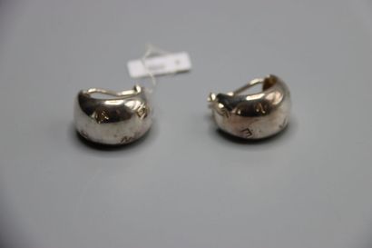 CHANEL. Paire de clips en argent (925).