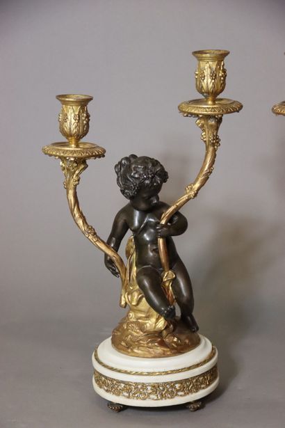 Travail du XXe siècle. Paire de chandelier...