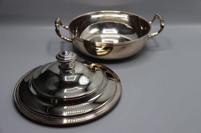 CHRISTOFLE. Paire de légumiers en métal argenté...