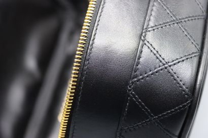 CHANEL circa 1996 . Vanity 20cm en cuir agneau...