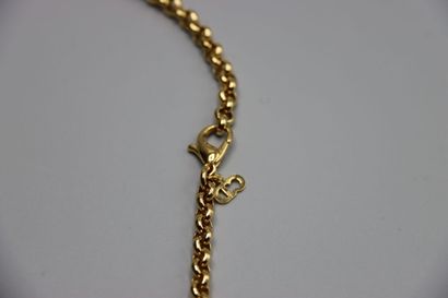 CHRISTIAN DIOR. Collier en métal doré et...