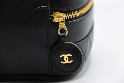 CHANEL circa 1996 . Vanity 20cm en cuir agneau...
