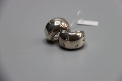 CHANEL. Paire de clips en argent (925).